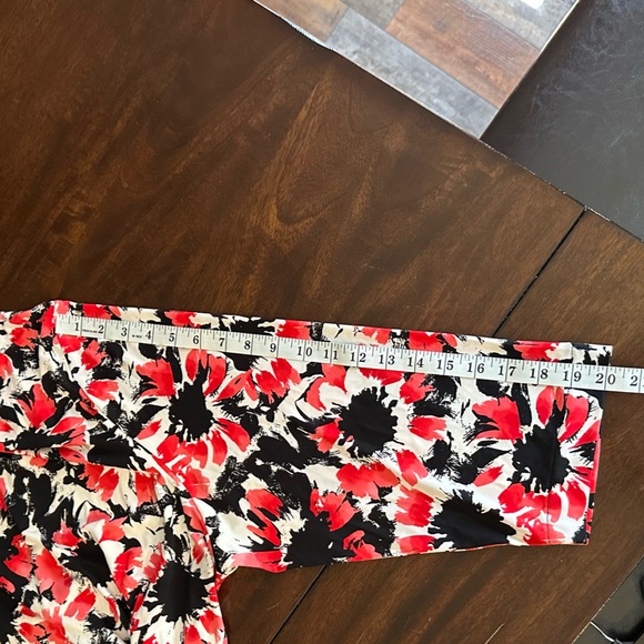 The Limited Women’s Painterly Flower 3/4 Sleeve Tunic Top. Size 3X. NWT. - Picture 8 of 8